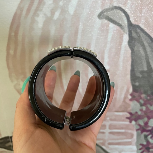 Black acrylic wide magnet statement bracelet with crystals silver - Picture 4 of 7